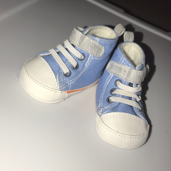 newborn sneakers - Picture 2 of 5